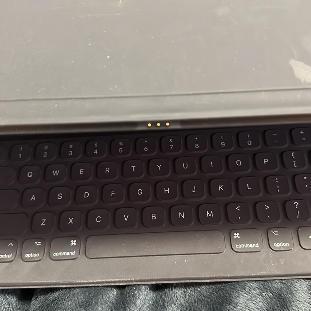 Apple KeyBoard - Picture 2 of 5